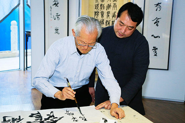 台湾著名学者傅申夫妇到景峰美术馆进行艺术交流