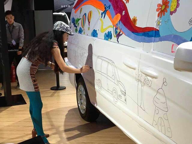 画家王芳芳是怎么成为广州车展的亮点的
