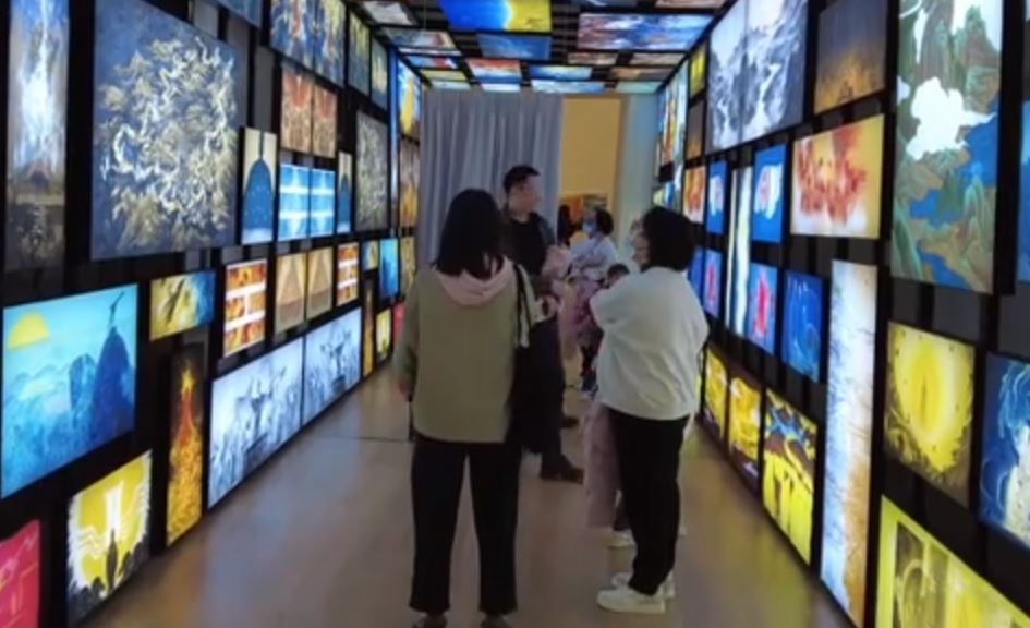 绘画艺术与视频艺术跨界融合--纪录片《中国》绘画艺术展开展