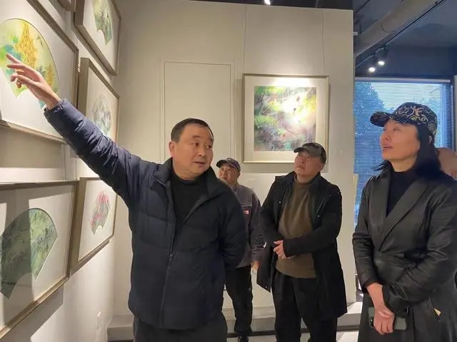 湖南省怀化市美术家协会举办第十四届全国美展专家看稿会